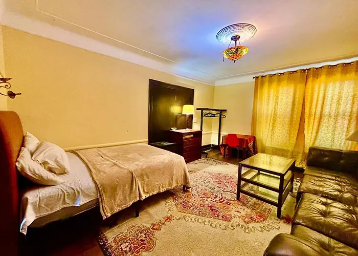 Family Guest House Newark
